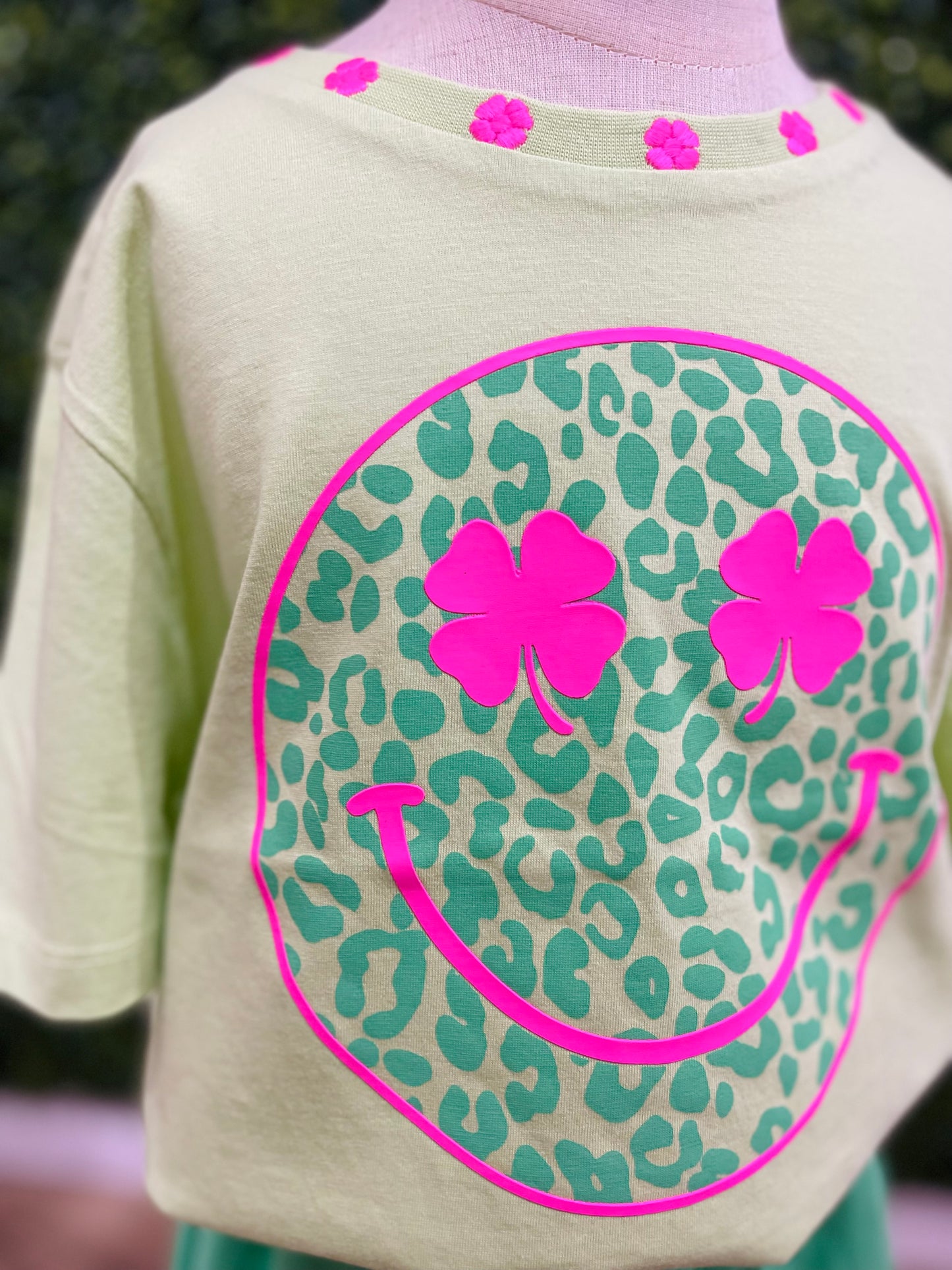Shamrock Smiley Face Graphic Tee | Green