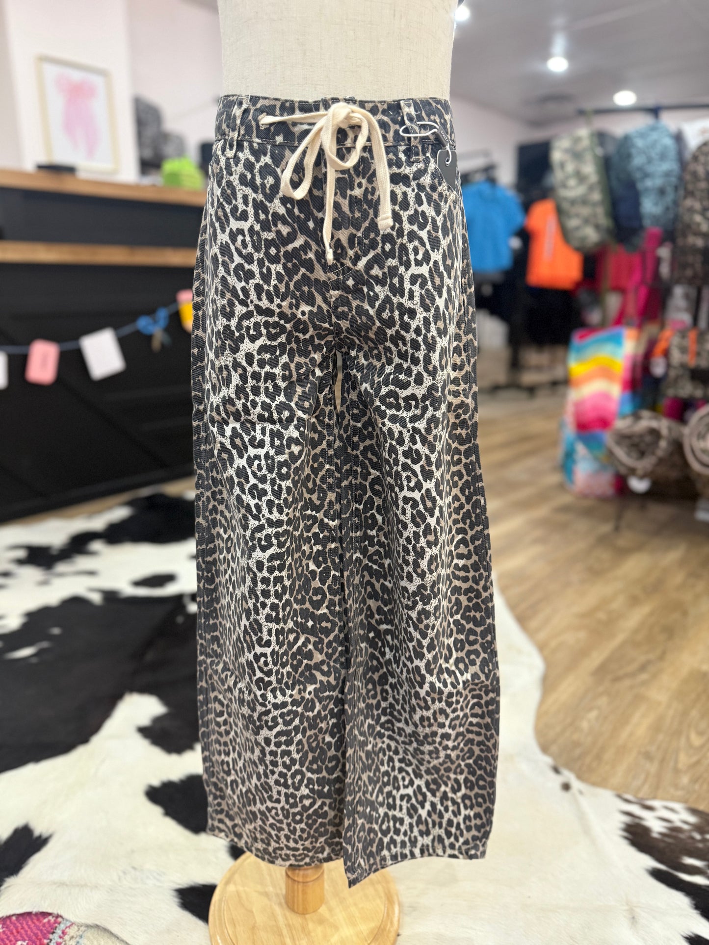 Leopard Slight Barrel Drawstring Pants