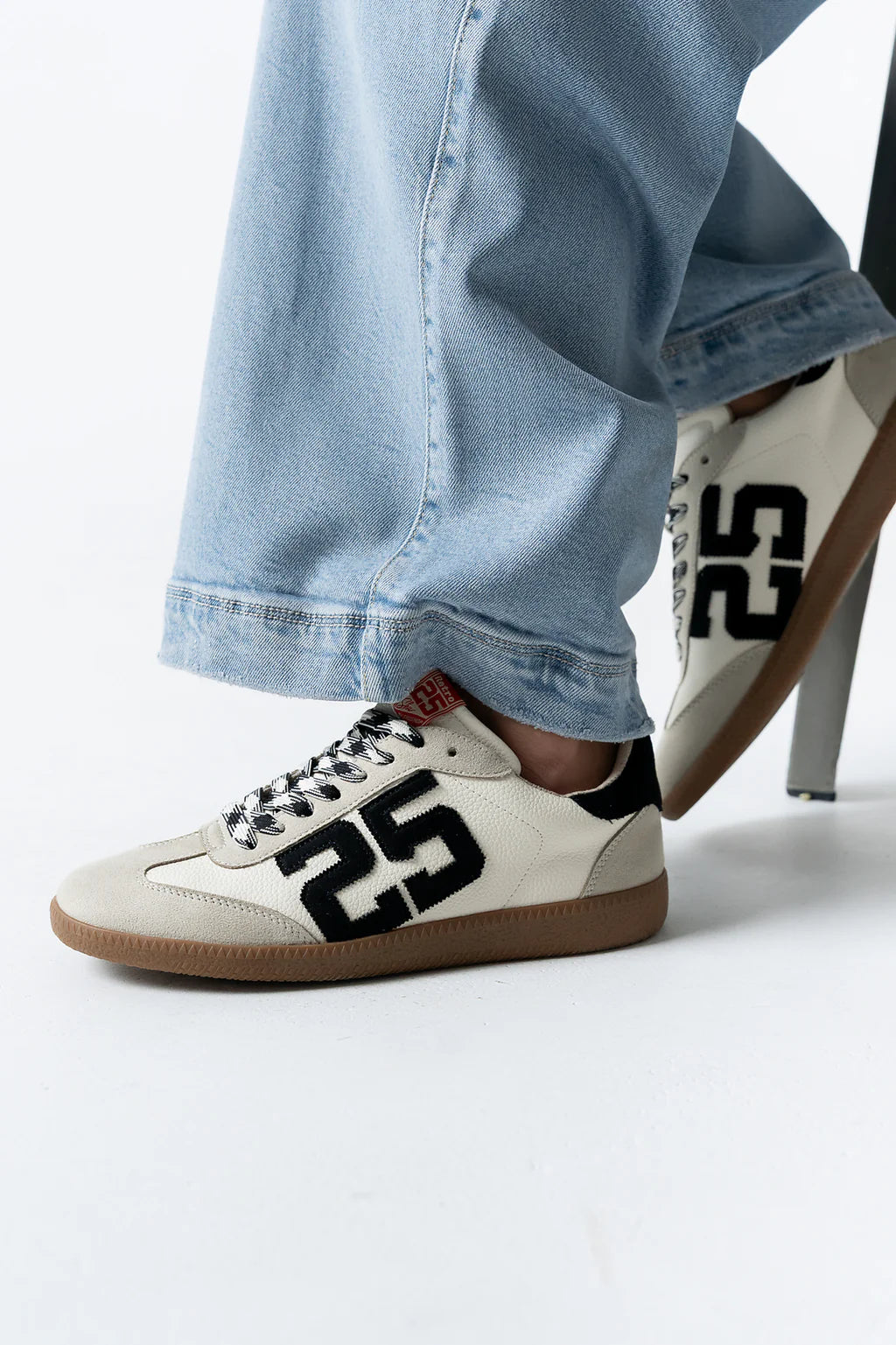 Retro 25 Mini | Black & White