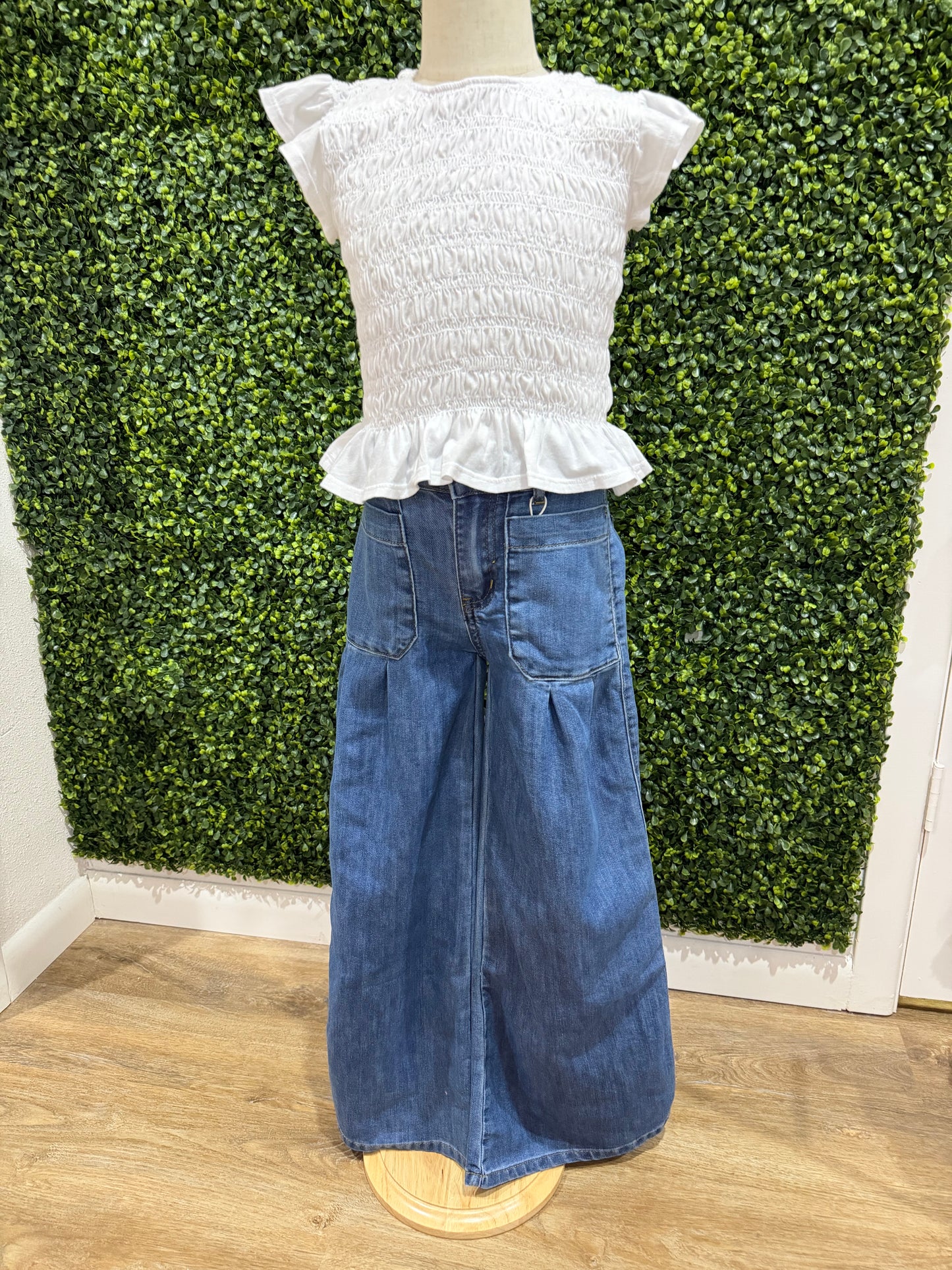 Wide Leg Front Pleat Pocket Jeans