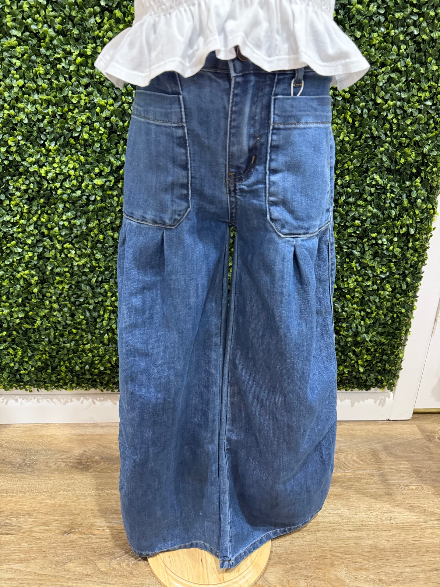 Wide Leg Front Pleat Pocket Jeans