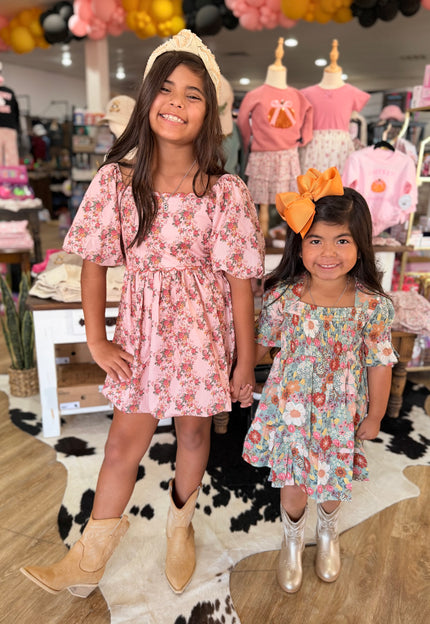 <strong>A Floral Moment For The Girlies. </strong>