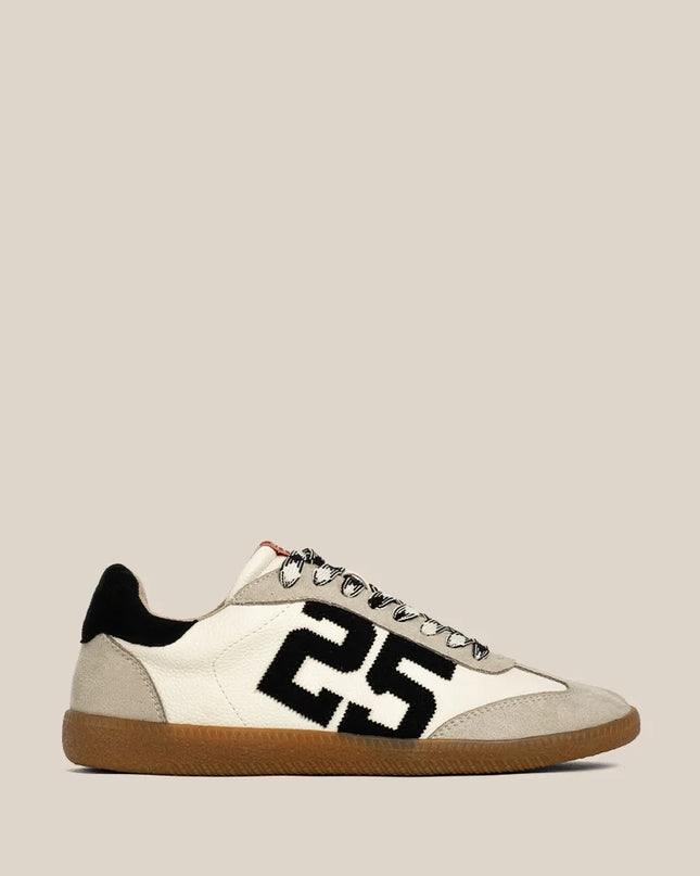 Retro 25 Adult | Black & White
