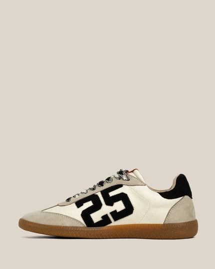 Retro 25 Adult | Black & White
