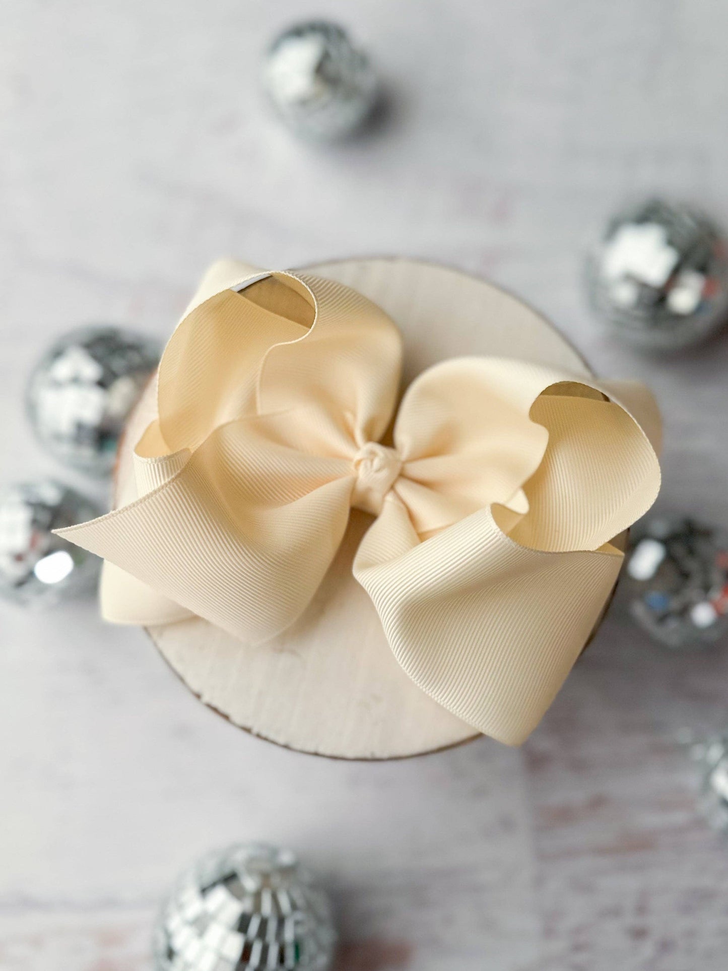 Oversize Bow 5.5" Grosgrain Hair Bow - Large: Ivory